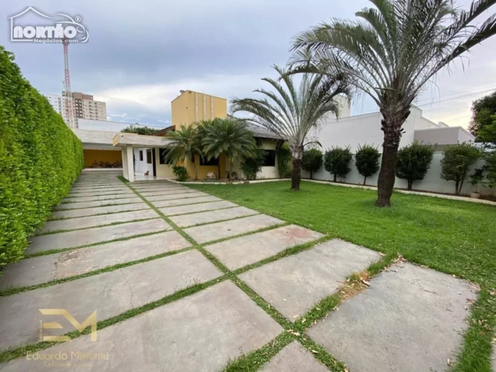 Casa à venda com 4 quartos, 250m² - Foto 2