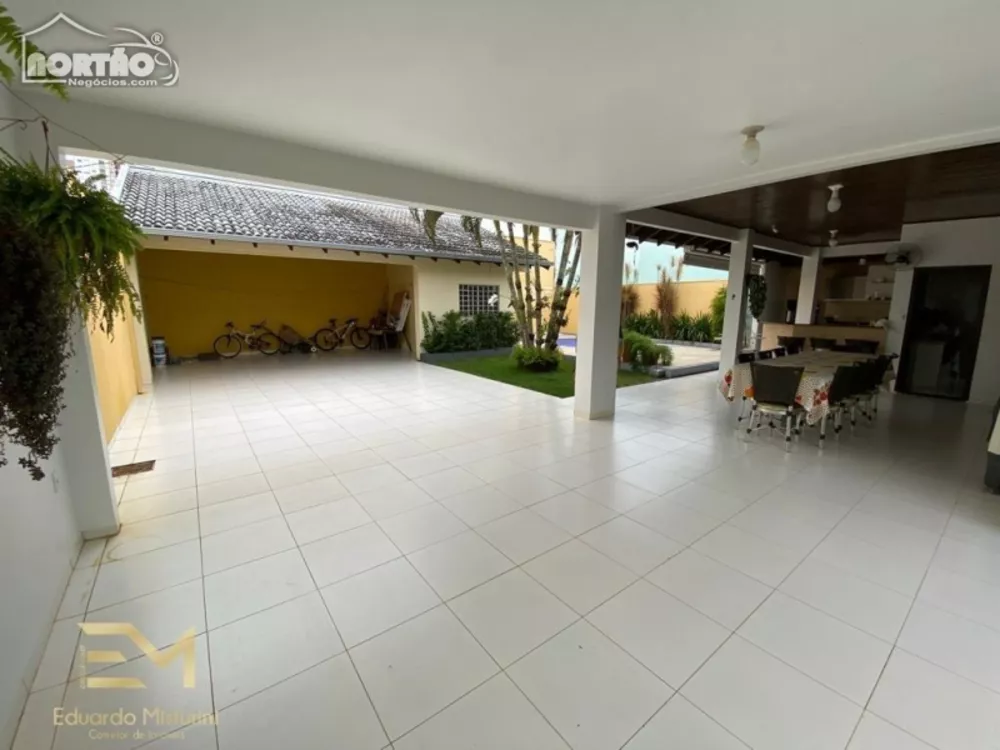 Casa à venda com 4 quartos, 250m² - Foto 4