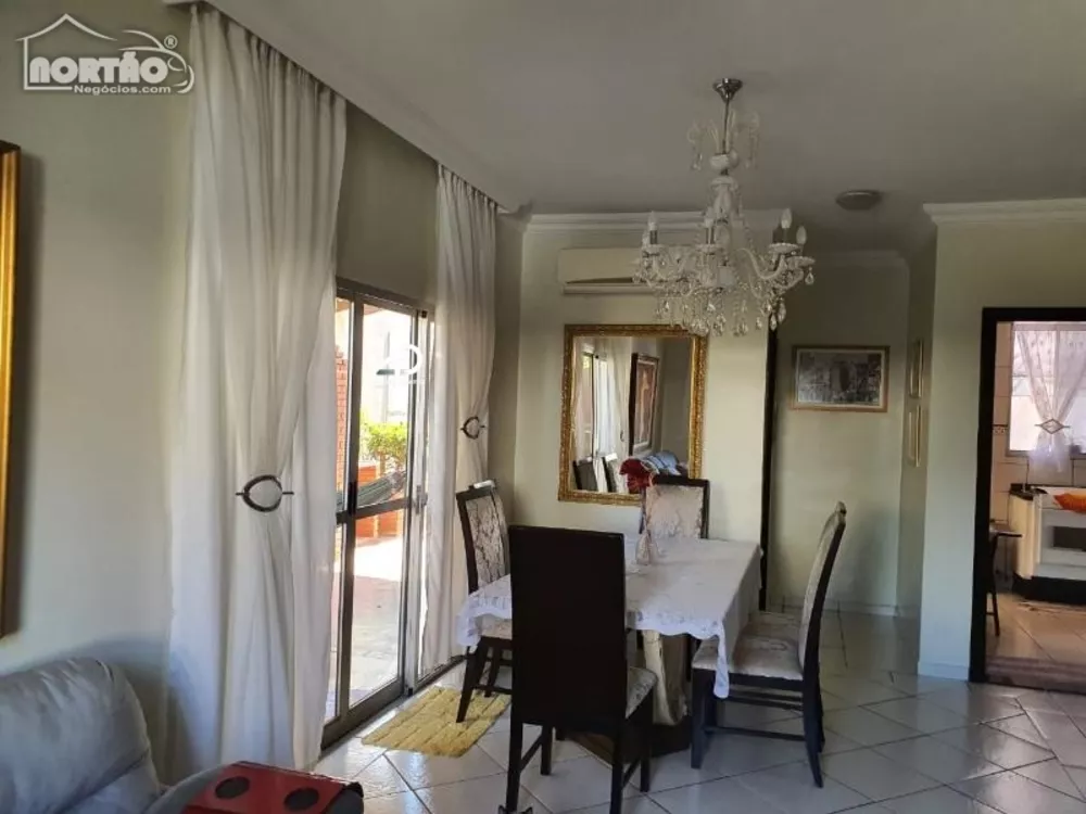 Casa à venda com 3 quartos, 120m² - Foto 1