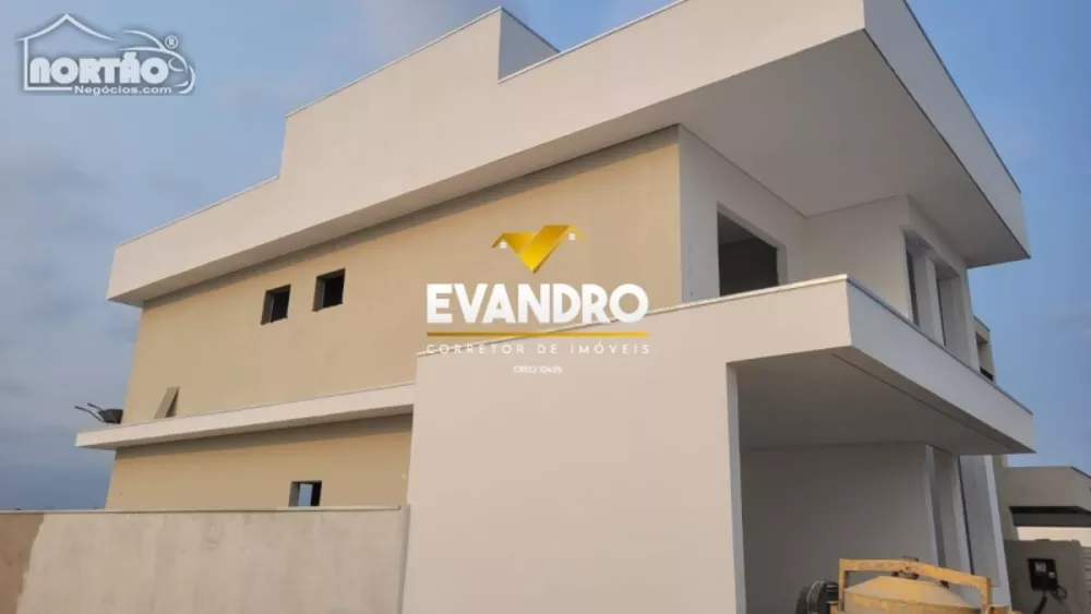 Casa à venda com 3 quartos, 213m² - Foto 2