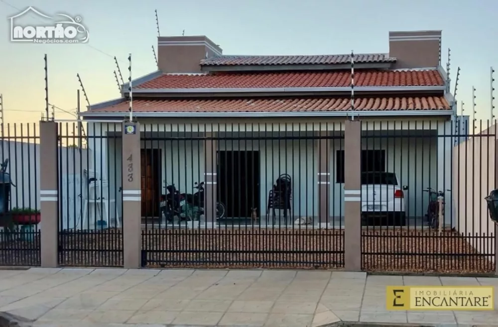 Casa à venda com 4 quartos, 138m² - Foto 1