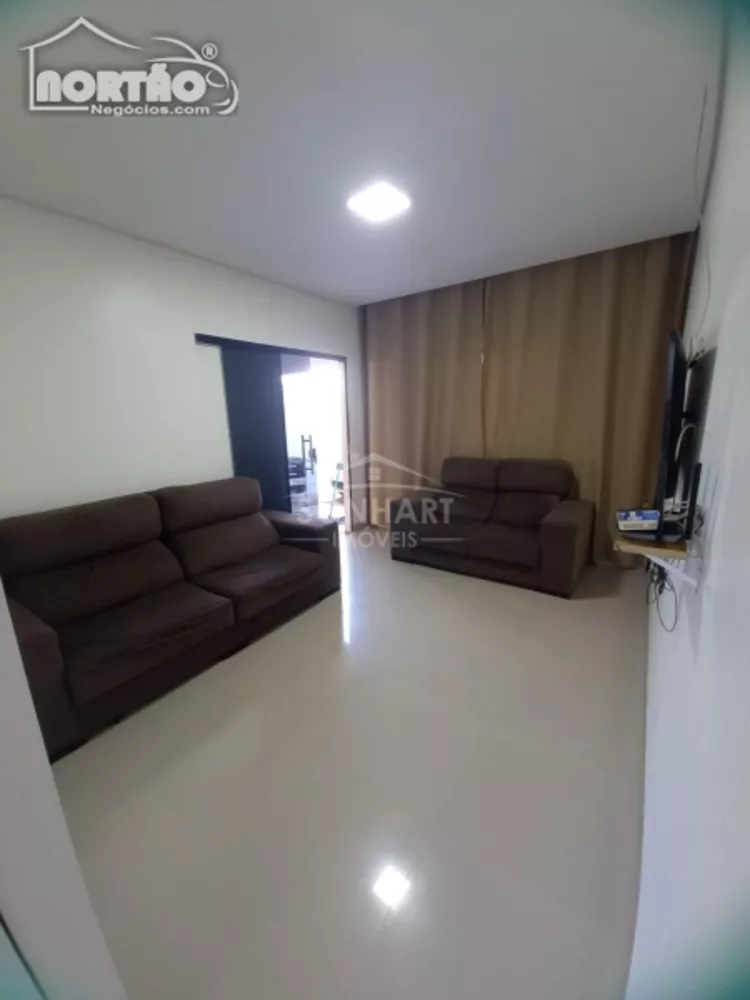 Casa à venda com 2 quartos, 107m² - Foto 2