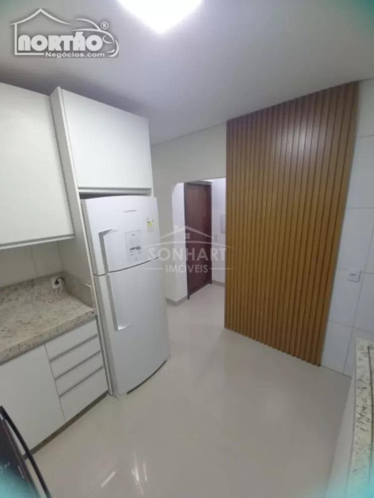 Casa à venda com 2 quartos, 107m² - Foto 1