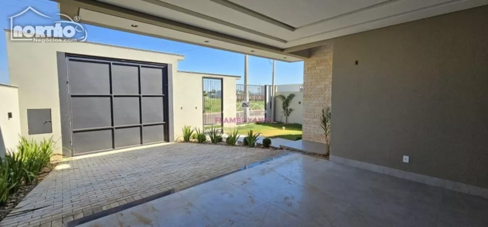 Casa à venda com 4 quartos, 180m² - Foto 4