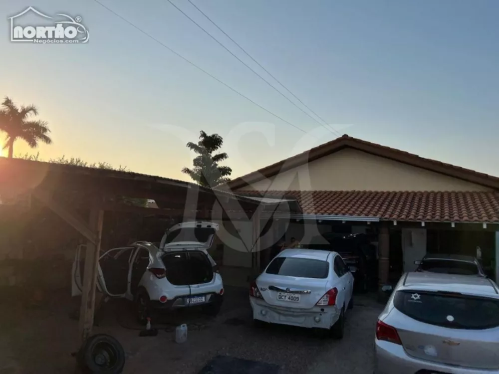 Casa à venda com 4 quartos, 200m² - Foto 2