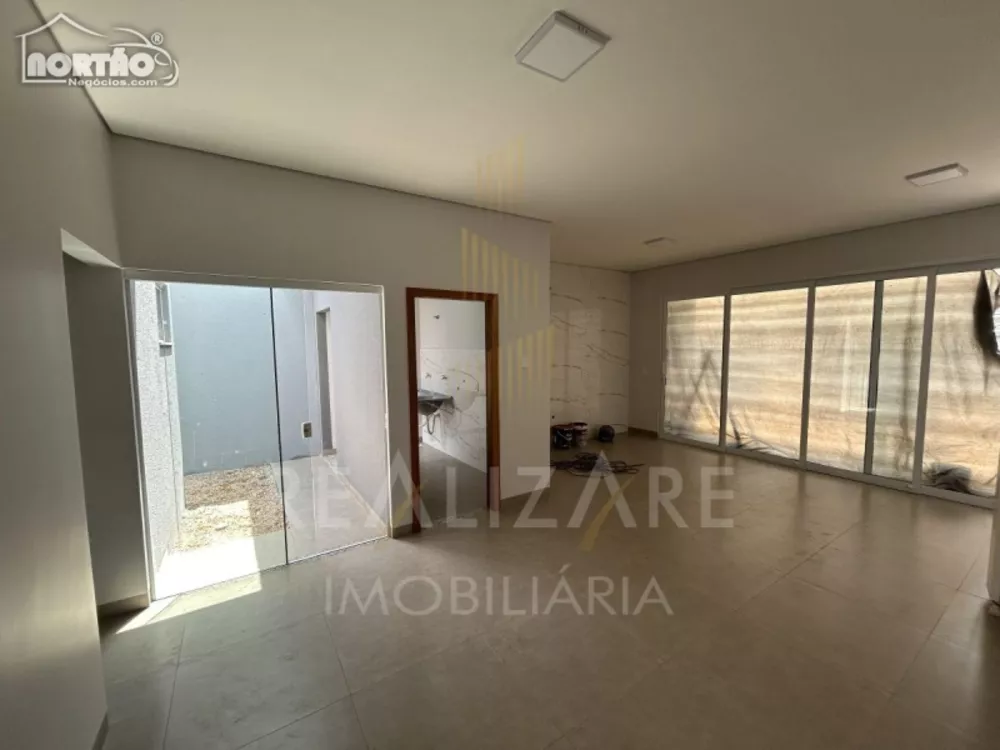 Casa à venda com 3 quartos, 91m² - Foto 1