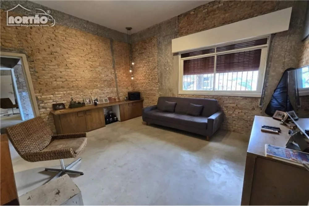 Casa à venda com 1 quarto, 62m² - Foto 1