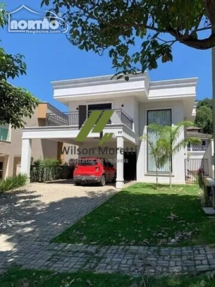 Casa à venda com 5 quartos, 215m² - Foto 1