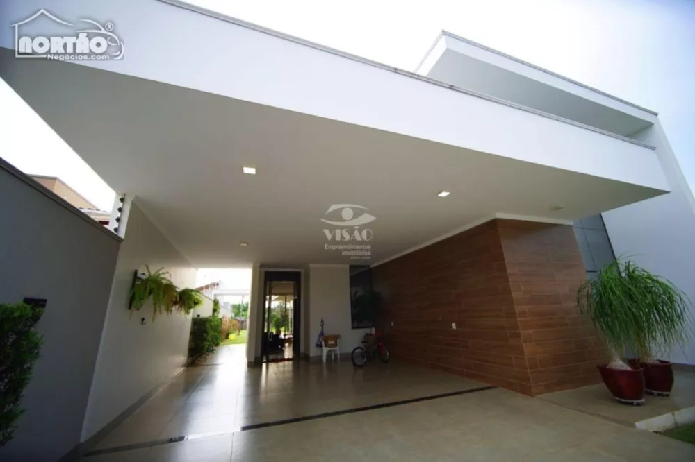 Casa à venda com 3 quartos, 204m² - Foto 2