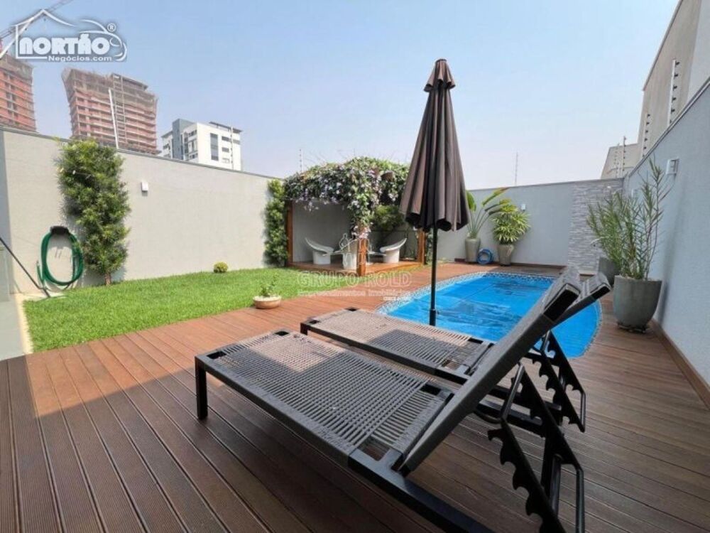 Casa à venda com 2 quartos, 185m² - Foto 1