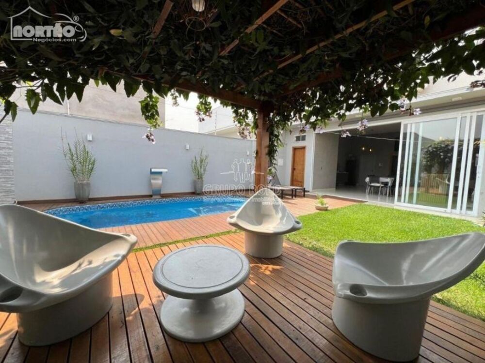 Casa à venda com 2 quartos, 185m² - Foto 3