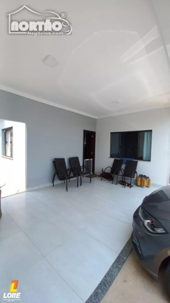 Casa à venda com 3 quartos, 300m² - Foto 2