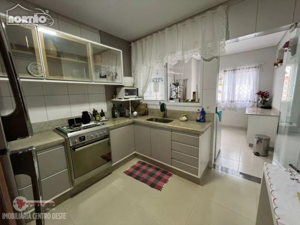 Casa à venda com 3 quartos, 110m² - Foto 2