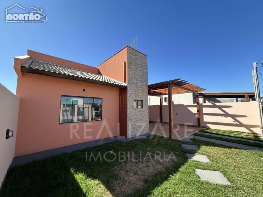 Casa à venda com 3 quartos, 106m² - Foto 1