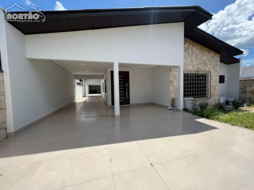 Casa à venda com 5 quartos, 270m² - Foto 1