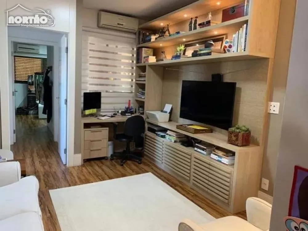 Casa à venda com 4 quartos, 160m² - Foto 2