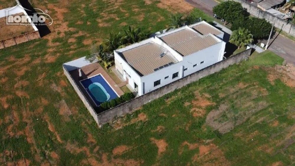 Casa à venda com 4 quartos, 238m² - Foto 1
