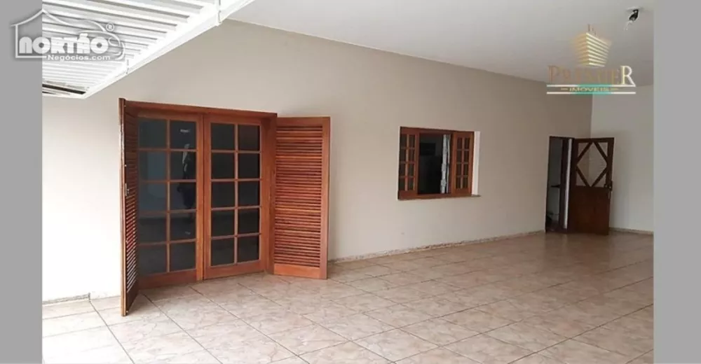 Casa à venda com 4 quartos, 271m² - Foto 3