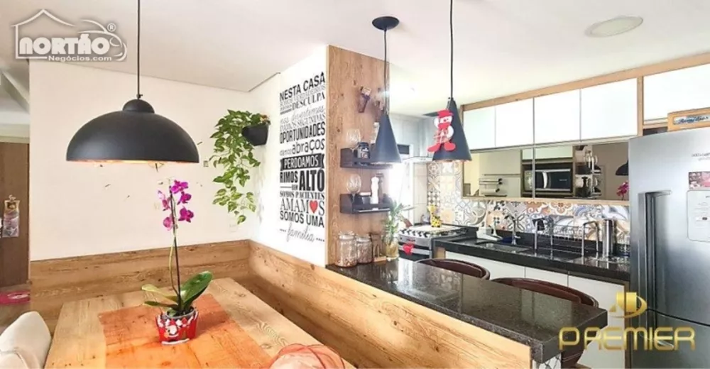 Casa à venda com 4 quartos, 71m² - Foto 3