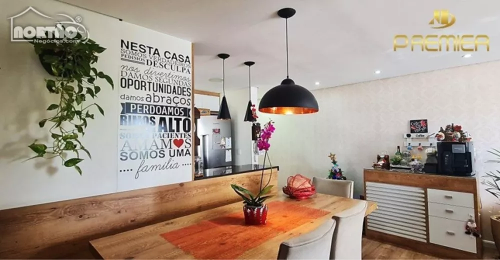 Casa à venda com 4 quartos, 71m² - Foto 2