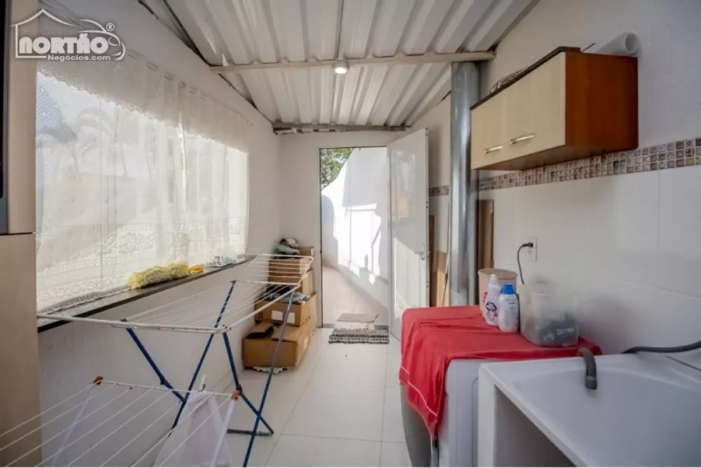 Casa à venda com 3 quartos, 200m² - Foto 3