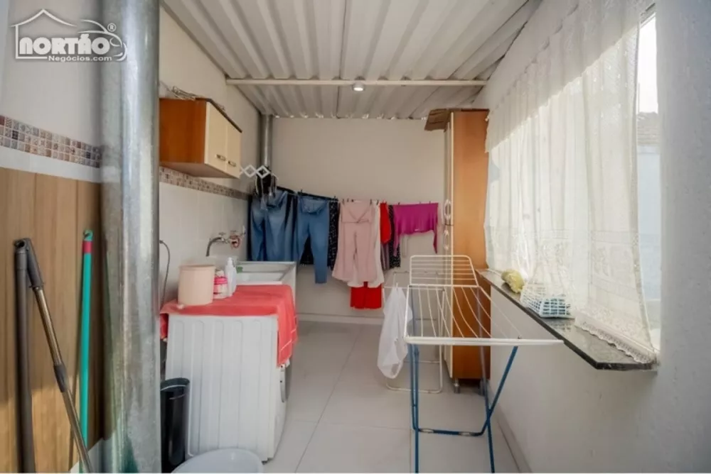 Casa à venda com 3 quartos, 200m² - Foto 4