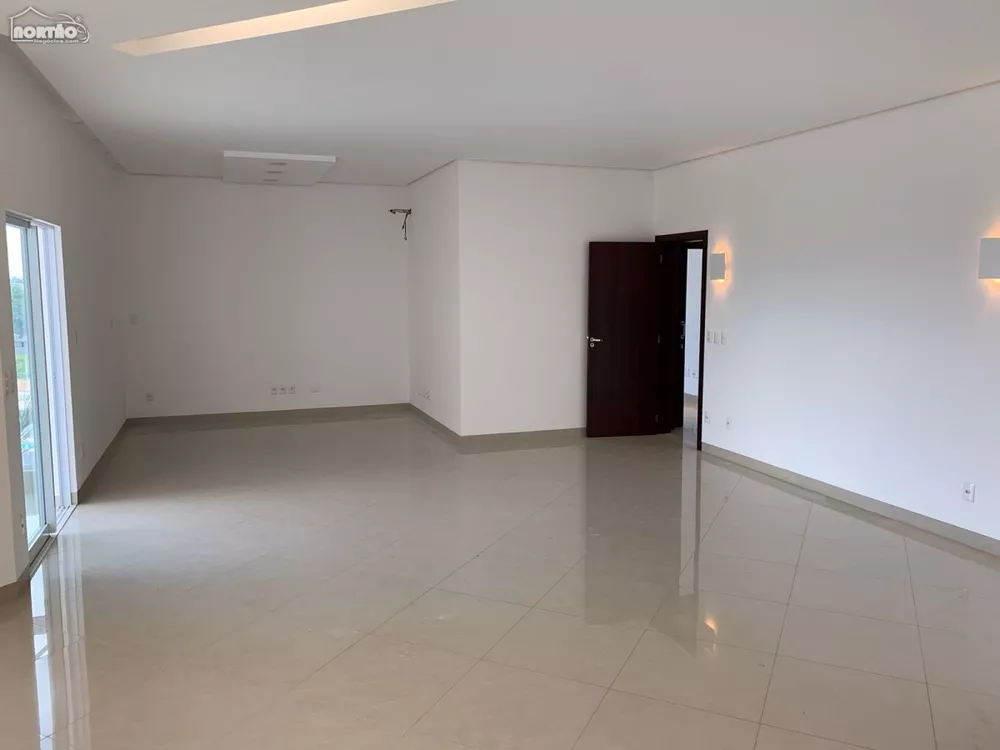 Casa à venda com 2 quartos, 242m² - Foto 2