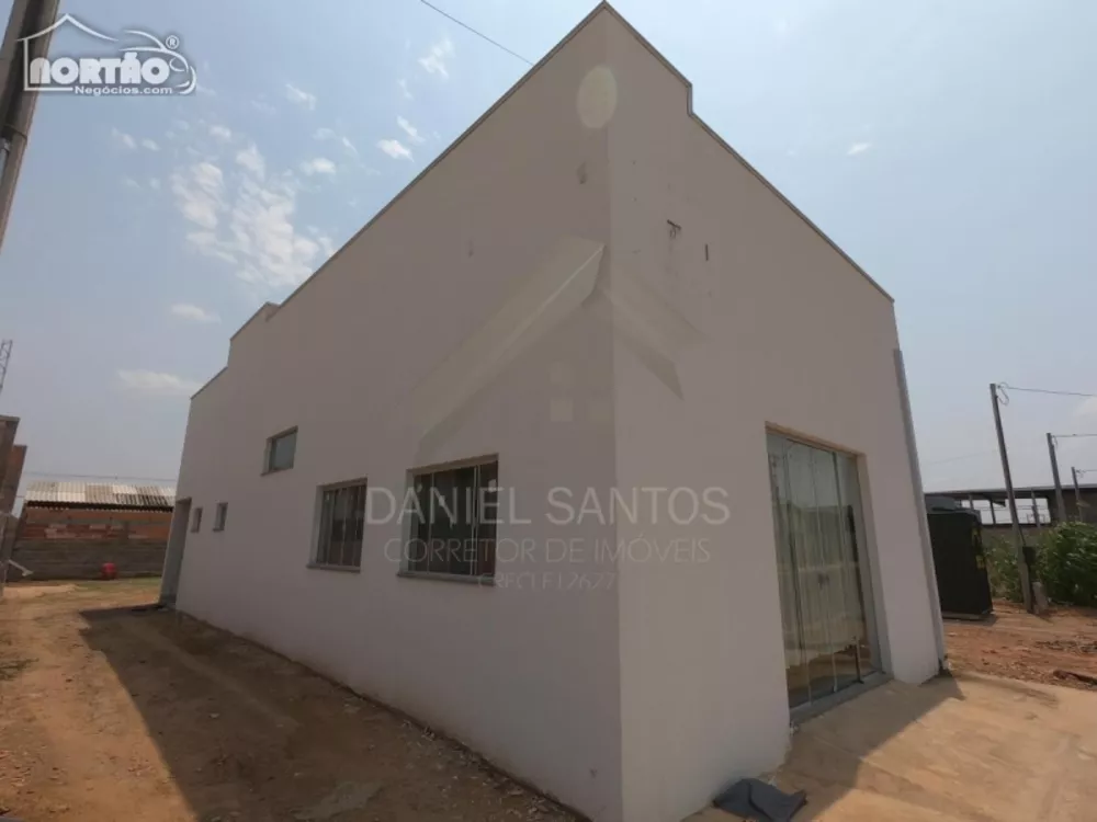 Casa à venda com 2 quartos, 105m² - Foto 1