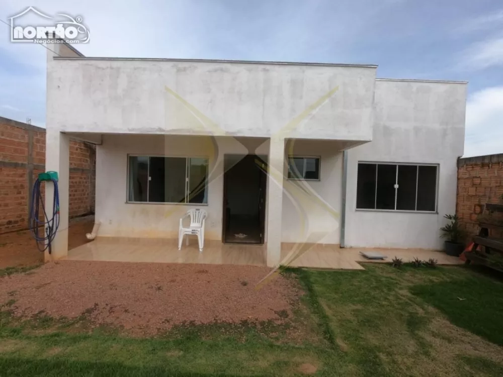 Casa à venda com 2 quartos, 110m² - Foto 1