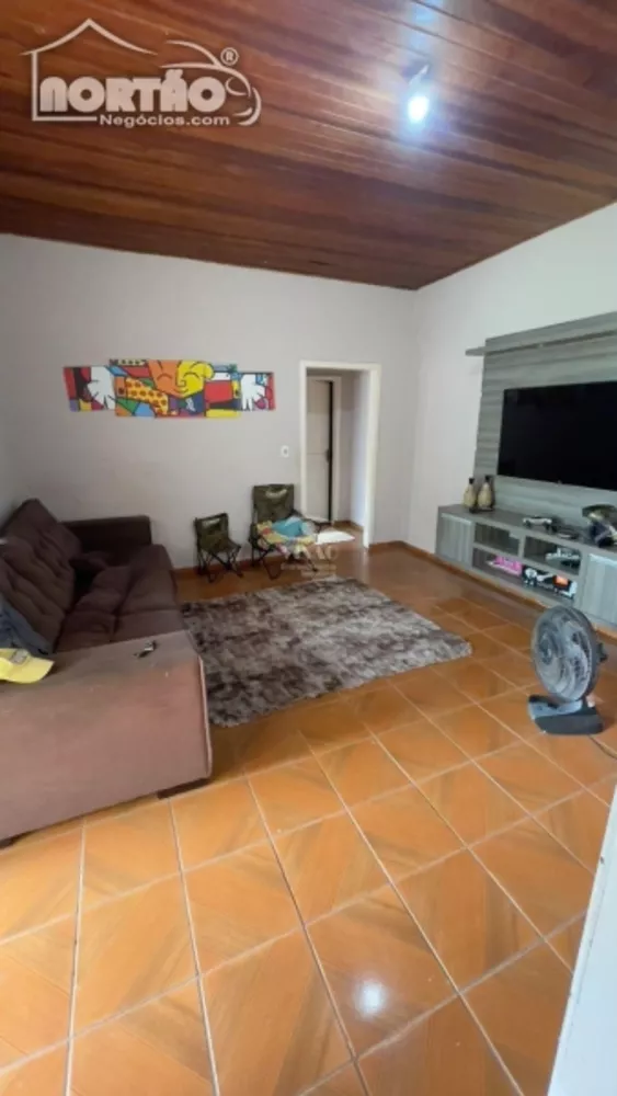 Casa à venda com 3 quartos, 90m² - Foto 3