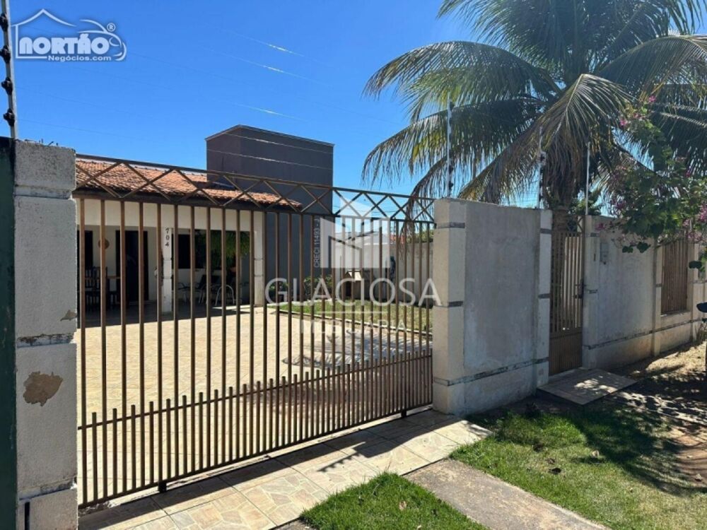 Casa, 4 quartos, 136 m² - Foto 1