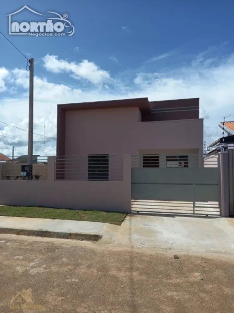 Casa à venda com 3 quartos, 70m² - Foto 1