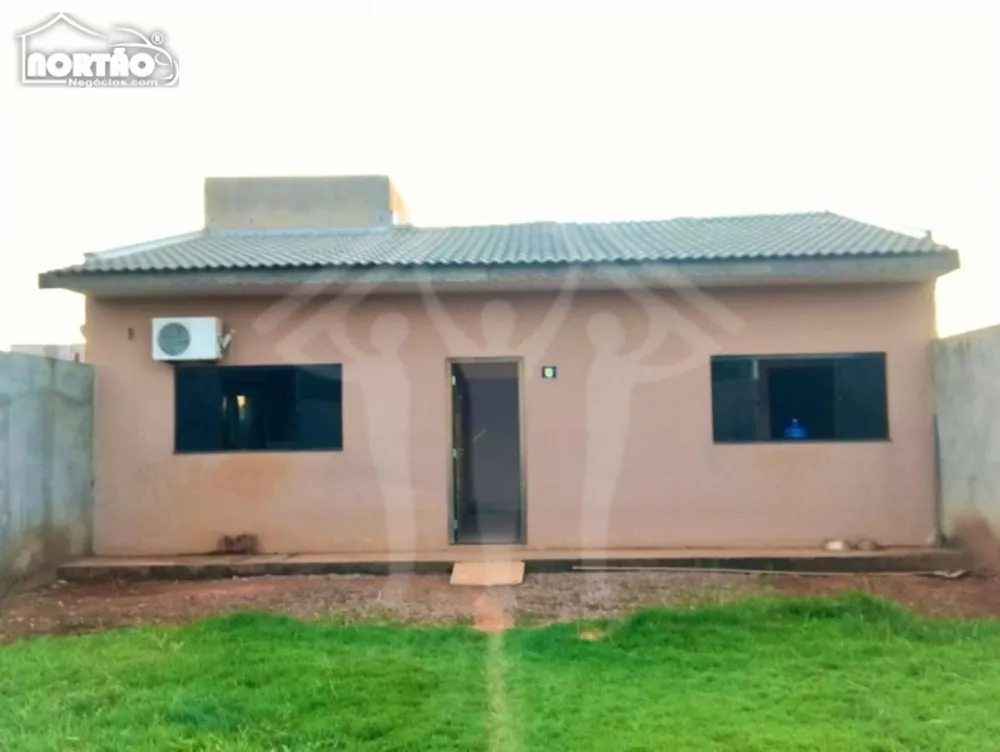 Casa à venda com 2 quartos, 64m² - Foto 1