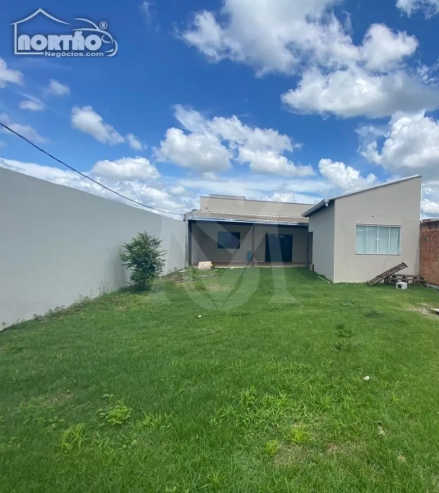 Casa à venda com 4 quartos, 200m² - Foto 1