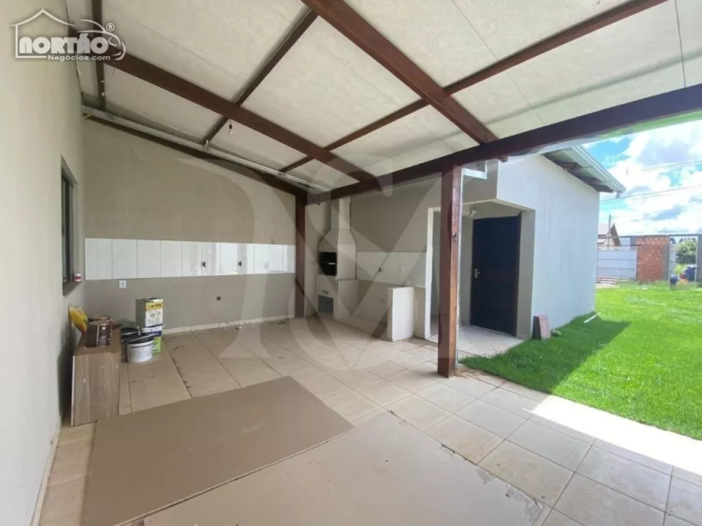 Casa à venda com 4 quartos, 200m² - Foto 2