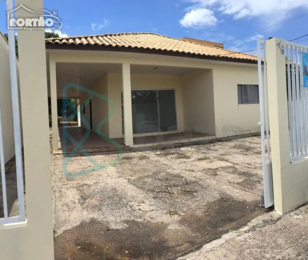 Casa à venda com 7 quartos, 210m² - Foto 1