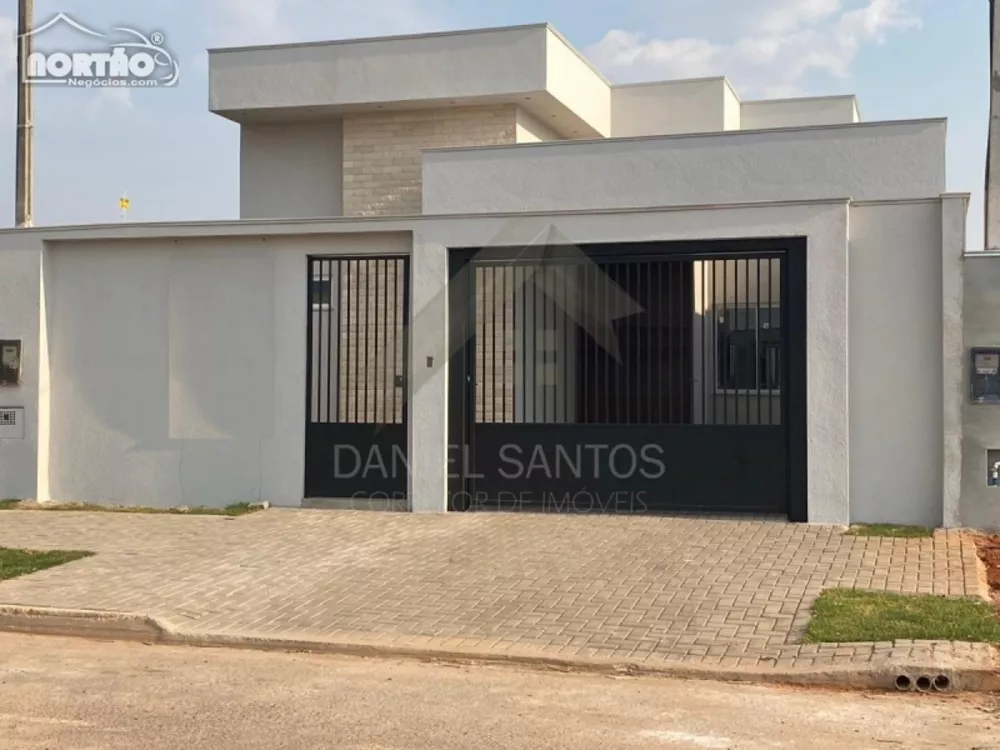 Casa à venda com 3 quartos, 159m² - Foto 1