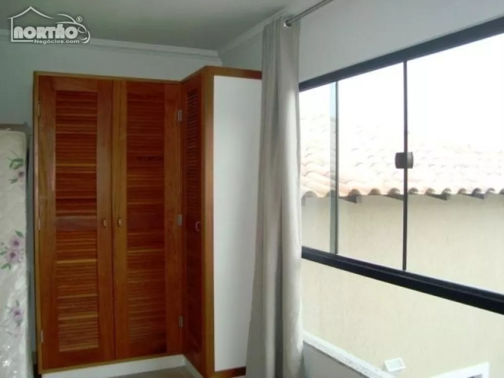 Casa, 5 quartos, 260 m² - Foto 9