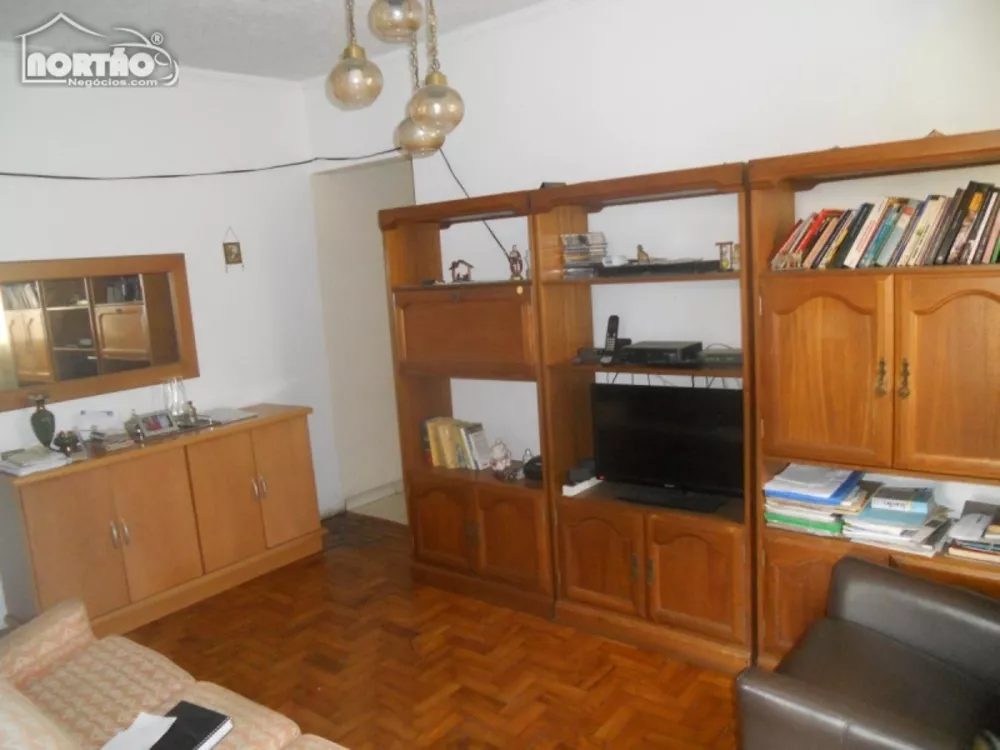 Casa à venda com 3 quartos, 108m² - Foto 2