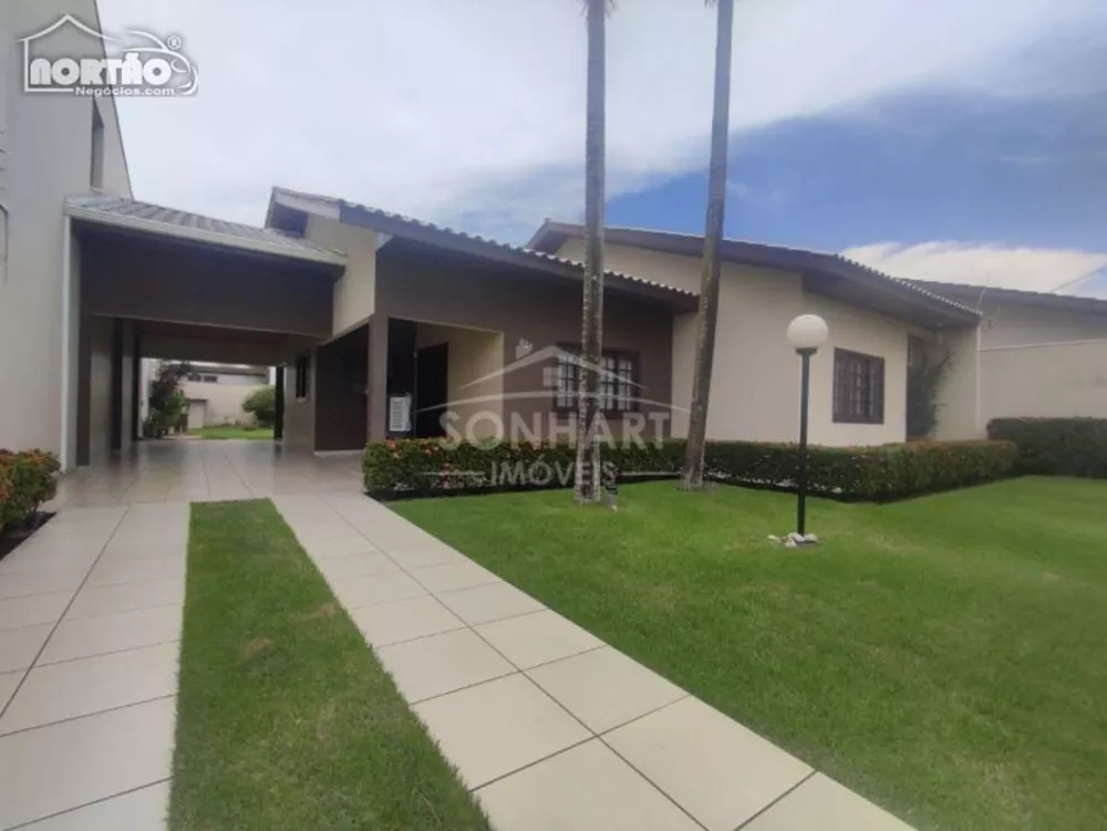 Casa, 4 quartos, 228 m² - Foto 1