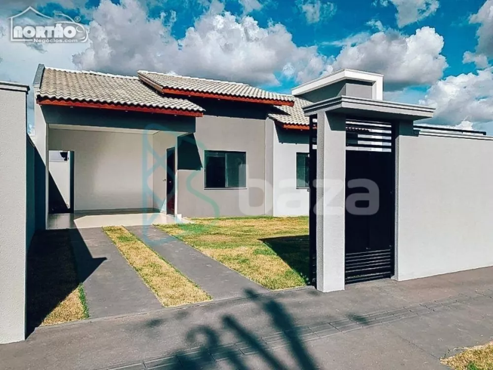 Casa à venda com 4 quartos, 98m² - Foto 1