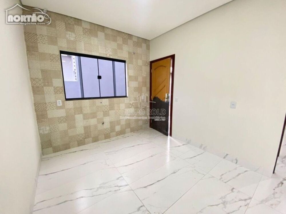 Casa à venda com 3 quartos, 79m² - Foto 4