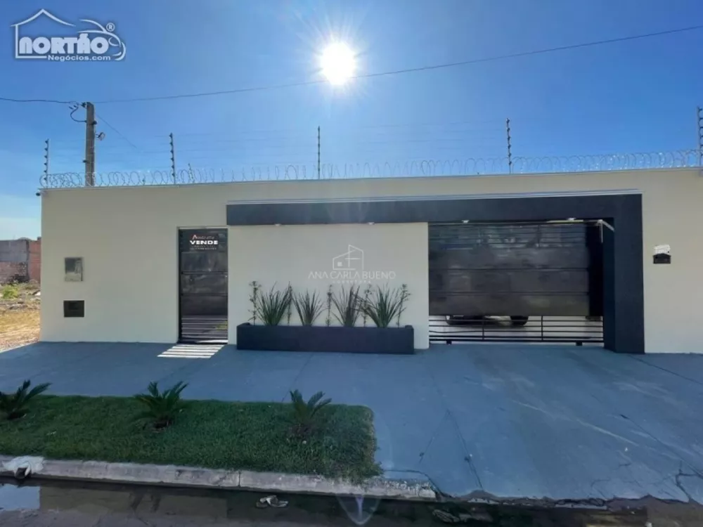 Casa à venda com 2 quartos, 200m² - Foto 1