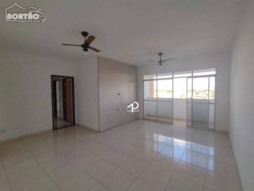 Casa à venda com 3 quartos, 118m² - Foto 1