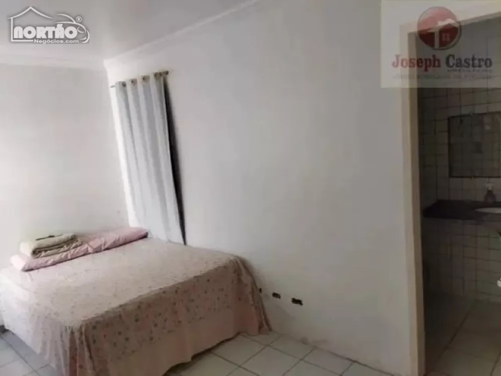 Casa à venda com 4 quartos, 200m² - Foto 2