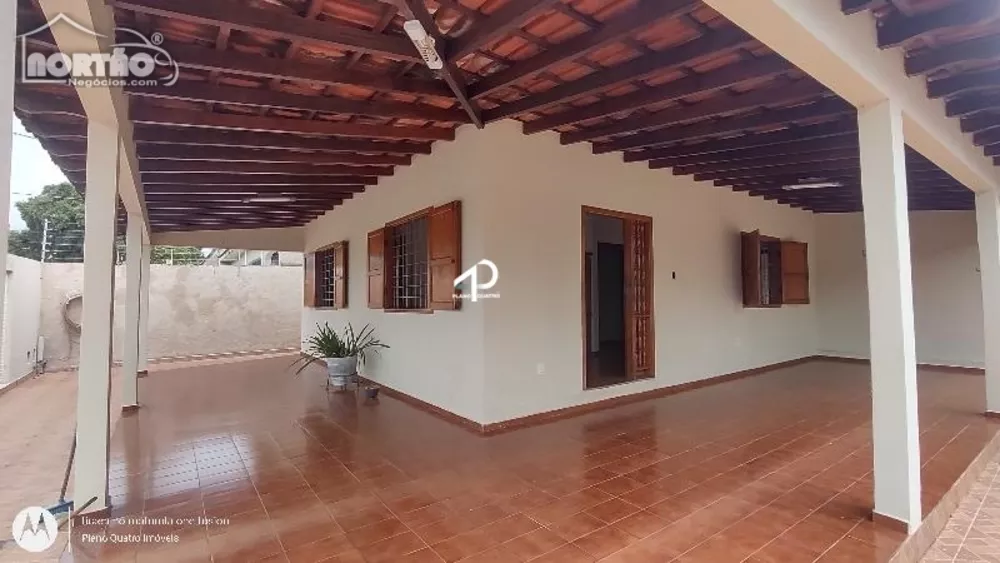 Casa à venda com 3 quartos, 280m² - Foto 1