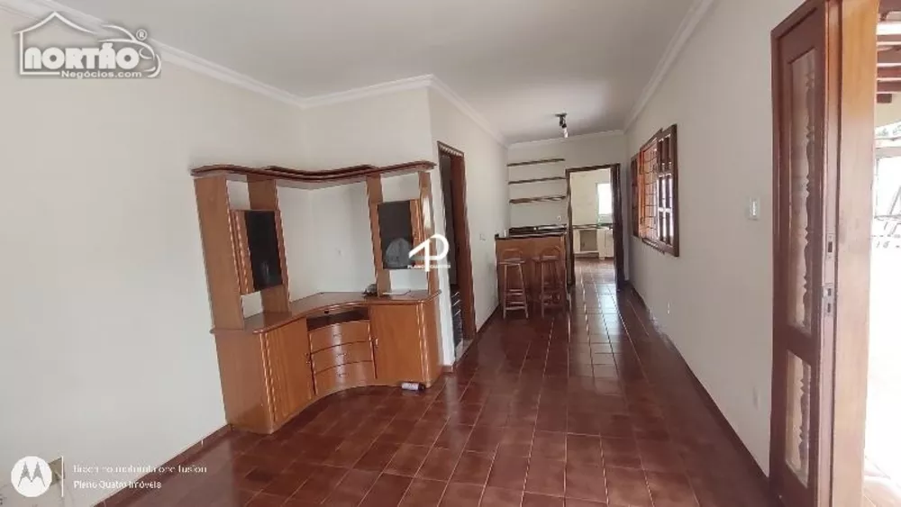 Casa à venda com 3 quartos, 280m² - Foto 4