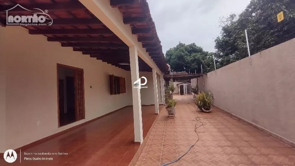 Casa à venda com 3 quartos, 280m² - Foto 2