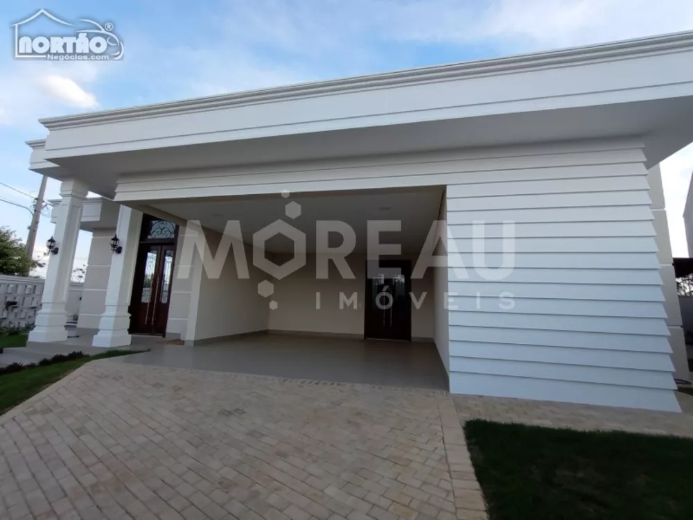 Casa à venda com 4 quartos, 215m² - Foto 1