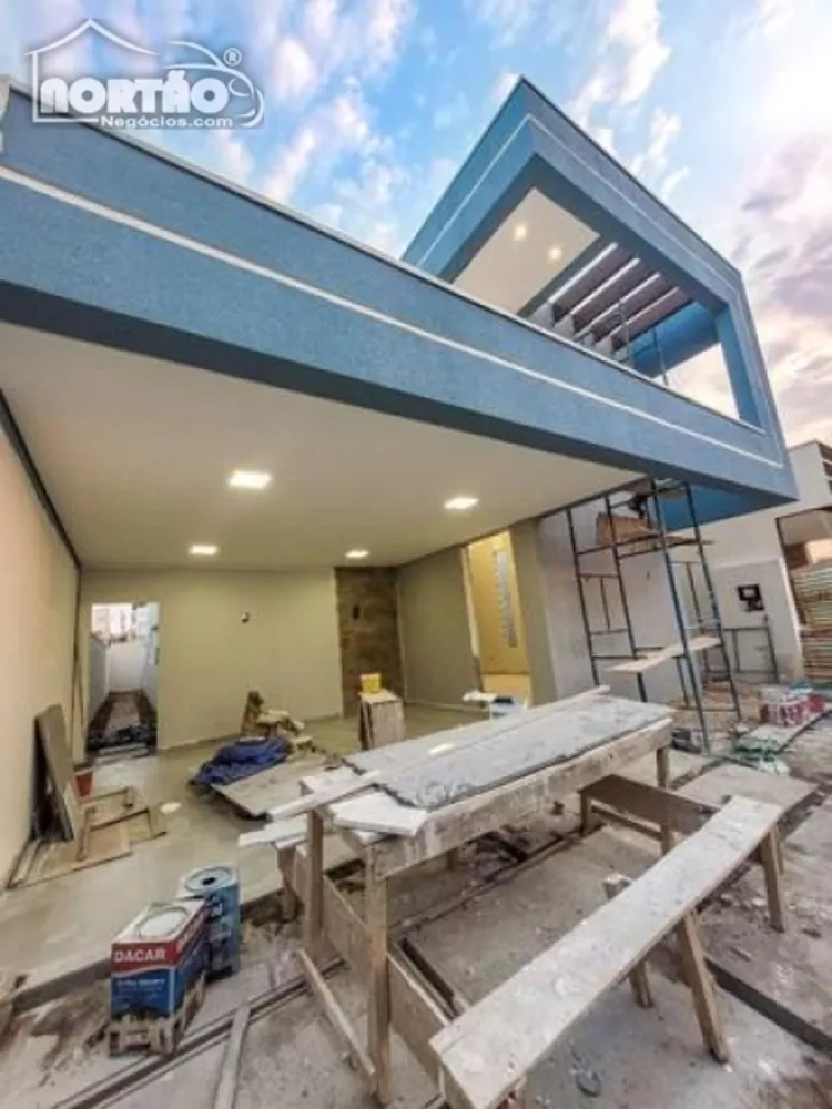 Casa à venda com 3 quartos, 141m² - Foto 1